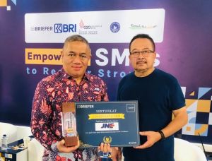 JNE Raih Penghargaan Brand Pemberdaya UKM Kategori Ekspedisi Logistik 